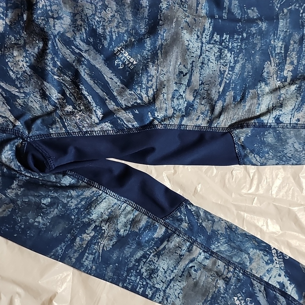 Realtree Fishing Men's Small Blue Long Sleeve Performance Fishing Tee Used - Picture 4 of 14